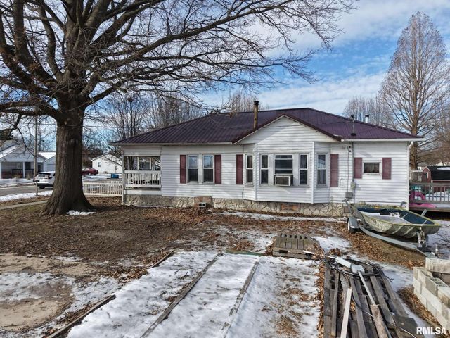 106 E NORTH Street, Sesser, IL 62884