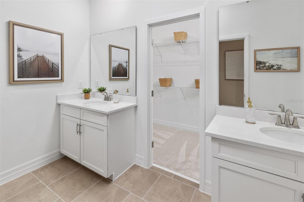 Image 16 of property listing at 12080 MANDALA COURT, Venice, FL 34293