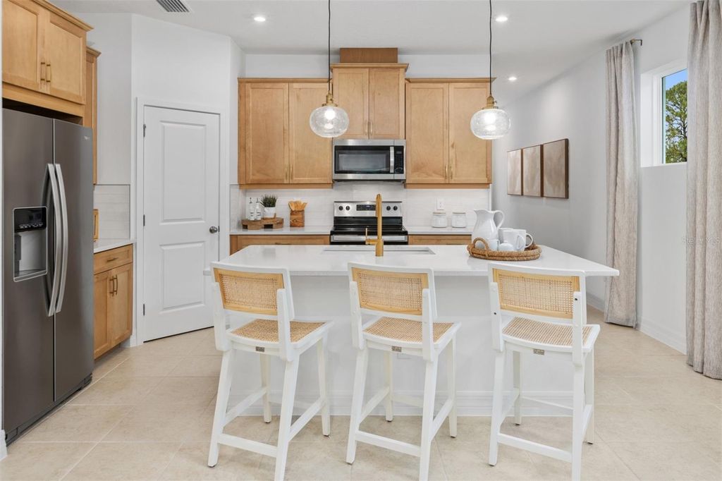 Image 7 of property listing at 12080 MANDALA COURT, Venice, FL 34293