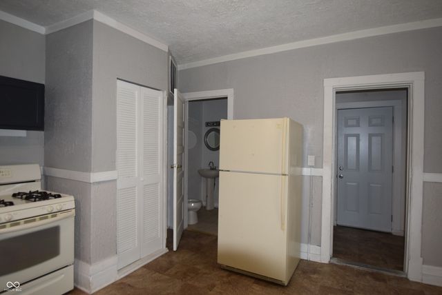 1040 Division Street, Indianapolis, IN 46221