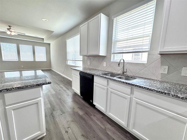 303 Black Bear Drive, Huntsville, TX 77320