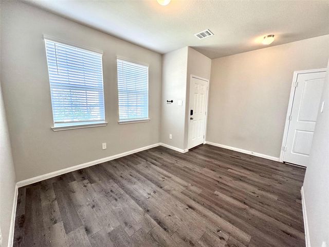 303 Black Bear Drive, Huntsville, TX 77320