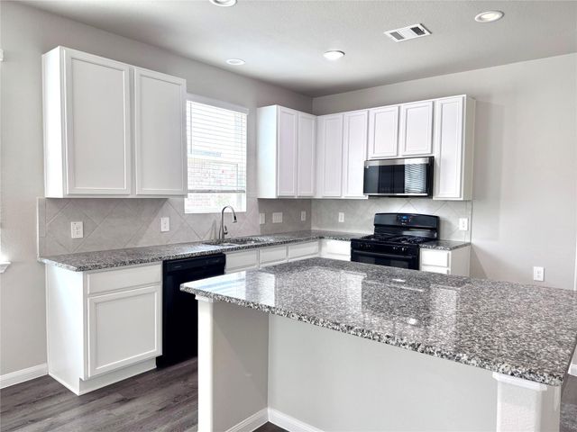 303 Black Bear Drive, Huntsville, TX 77320