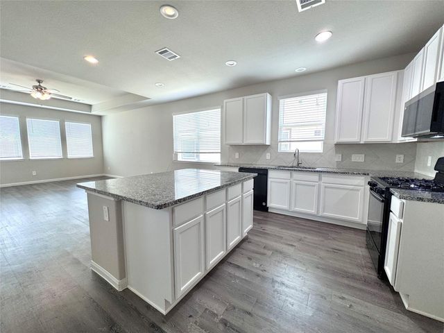 303 Black Bear Drive, Huntsville, TX 77320