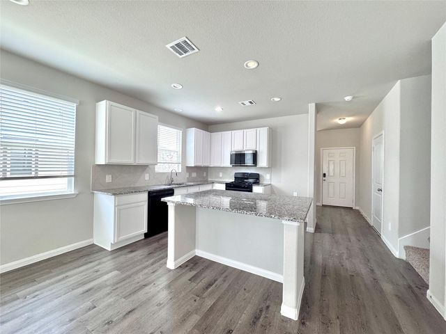 303 Black Bear Drive, Huntsville, TX 77320