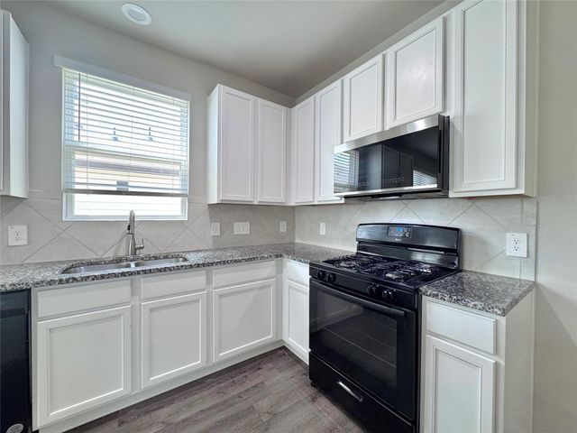 303 Black Bear Drive, Huntsville, TX 77320