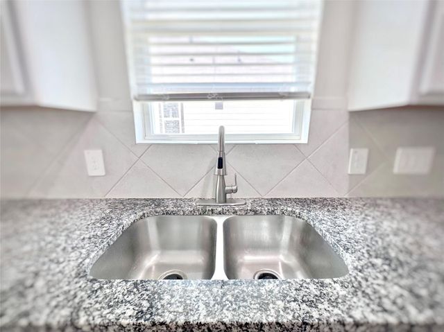 303 Black Bear Drive, Huntsville, TX 77320