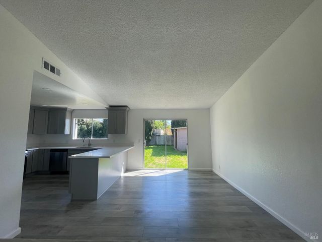 464 Evelyn Cir, Vallejo, CA 94589