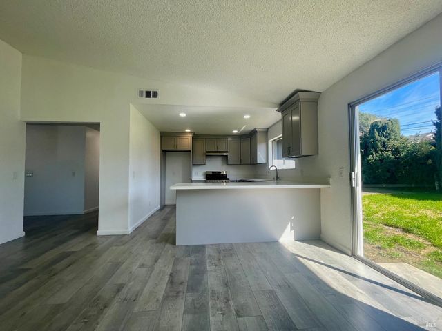 464 Evelyn Cir, Vallejo, CA 94589