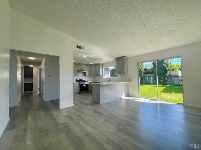 464 Evelyn Cir, Vallejo, CA 94589