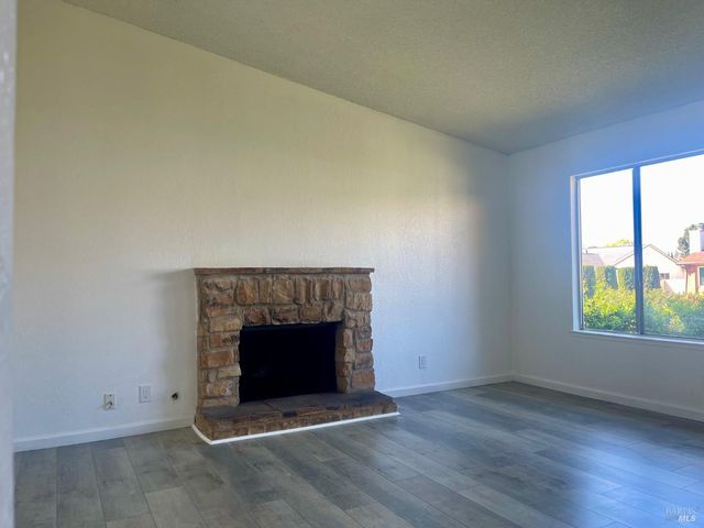 464 Evelyn Cir, Vallejo, CA 94589