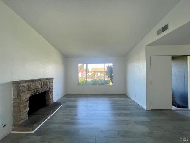 464 Evelyn Cir, Vallejo, CA 94589