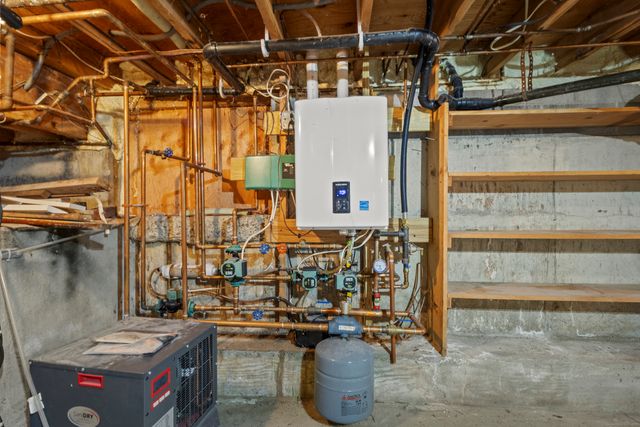 30 Kinloch Street, Milford, CT 06460