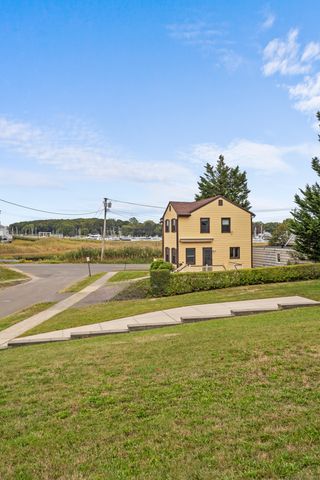 30 Kinloch Street, Milford, CT 06460