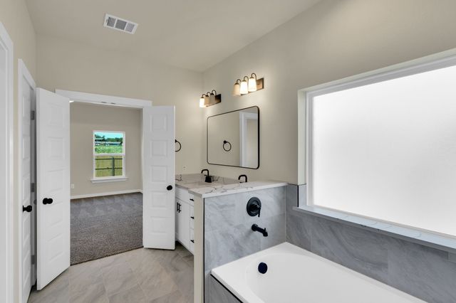 530 E Lamar Street, Palmer, TX 75152