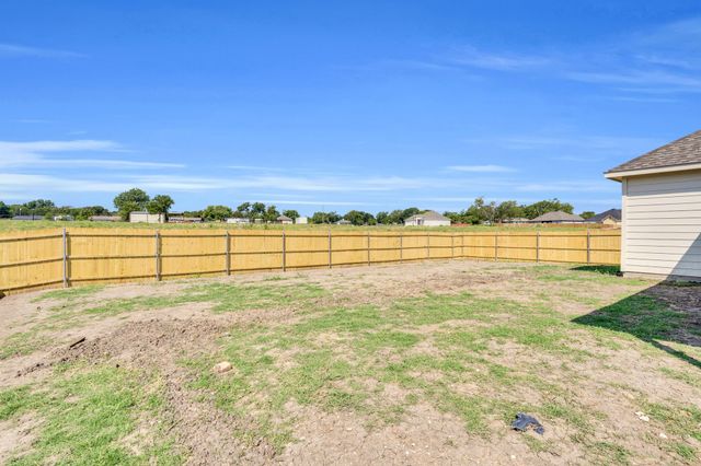 530 E Lamar Street, Palmer, TX 75152