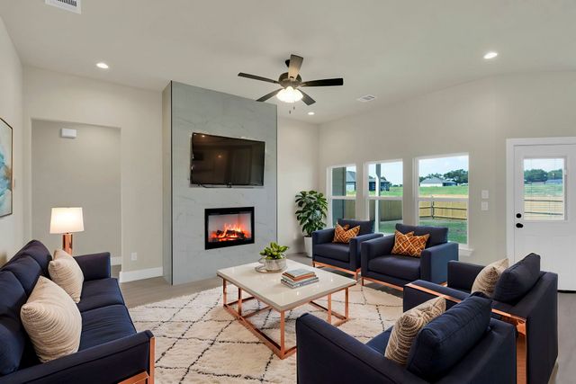 530 E Lamar Street, Palmer, TX 75152