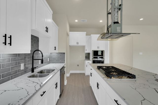 530 E Lamar Street, Palmer, TX 75152