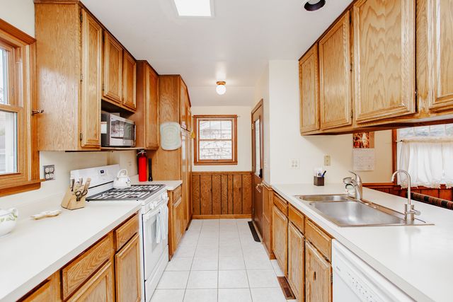 127 Belle Plaine Avenue, Park Ridge, IL 60068