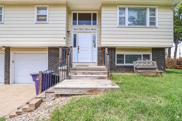1925 Blue Hills Road, Manhattan, KS 66502
