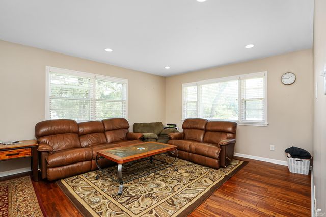 1925 Blue Hills Road, Manhattan, KS 66502