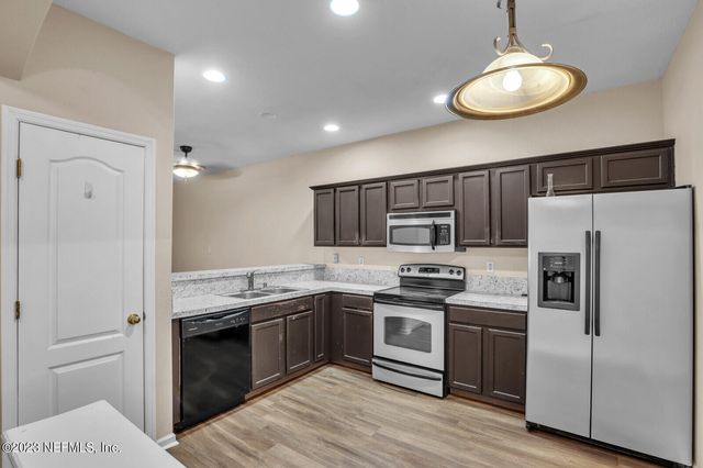 1692 BISCAYNE BAY Circle, Jacksonville, FL 32218