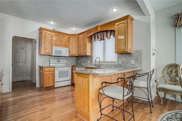 5801 NE Hidden Meadows Drive, Lee's Summit, MO 64064