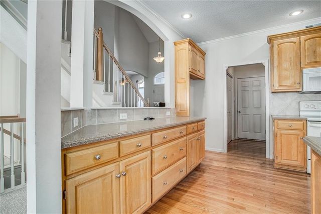 5801 NE Hidden Meadows Drive, Lee's Summit, MO 64064