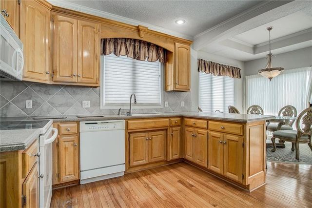 5801 NE Hidden Meadows Drive, Lee's Summit, MO 64064