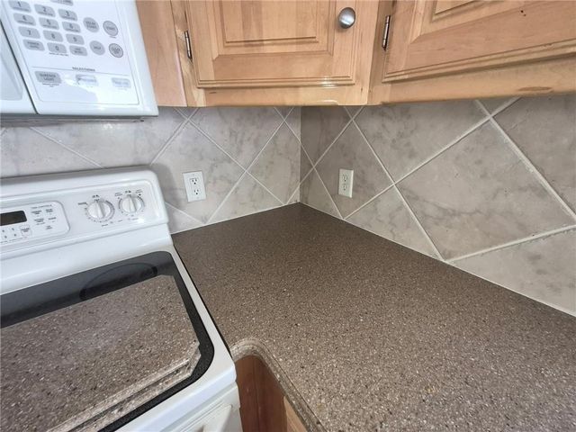 5801 NE Hidden Meadows Drive, Lee's Summit, MO 64064