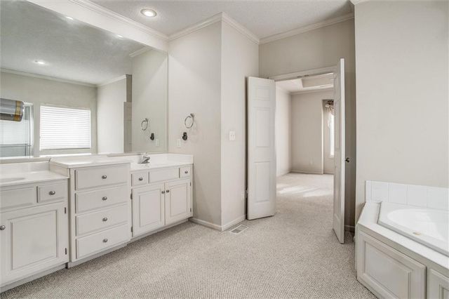 5801 NE Hidden Meadows Drive, Lee's Summit, MO 64064