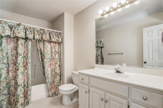 5801 NE Hidden Meadows Drive, Lee's Summit, MO 64064