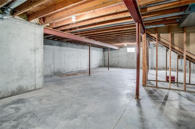 5801 NE Hidden Meadows Drive, Lee's Summit, MO 64064