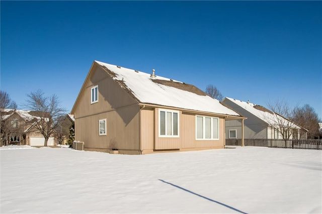 5801 NE Hidden Meadows Drive, Lee's Summit, MO 64064