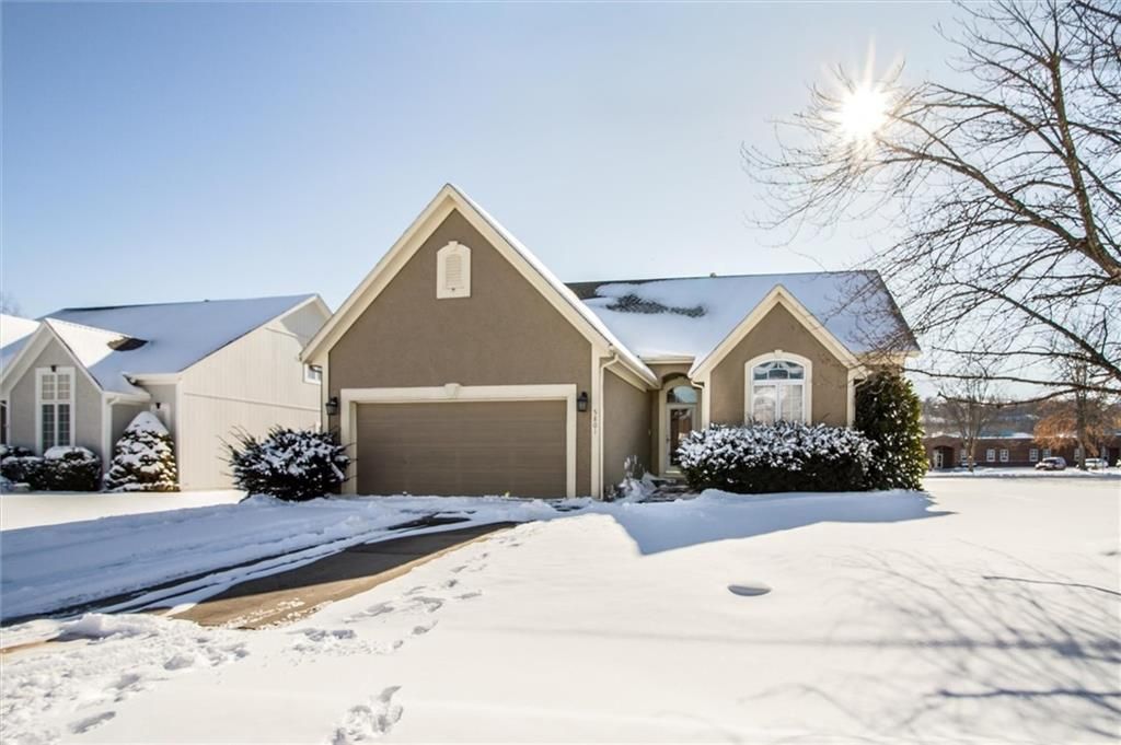 5801 NE Hidden Meadows Drive, Lee's Summit, MO 64064