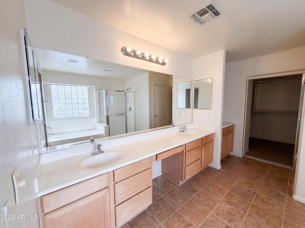 Image 6 of property listing at 2993 S 160TH Lane, Goodyear, AZ 85338