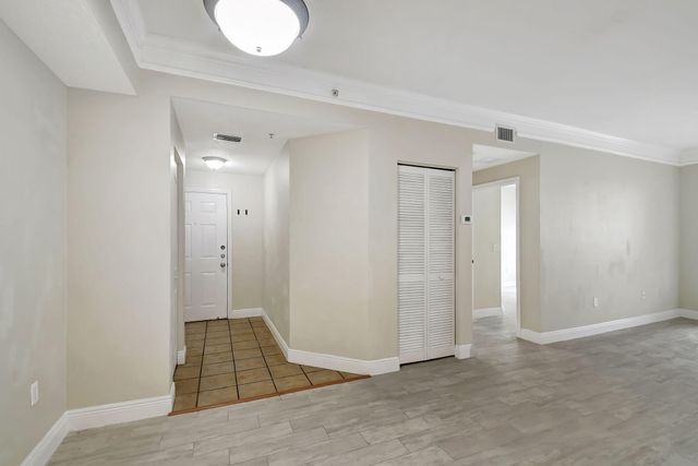 9849 Baywinds Drive 8101, West Palm Beach, FL 33411