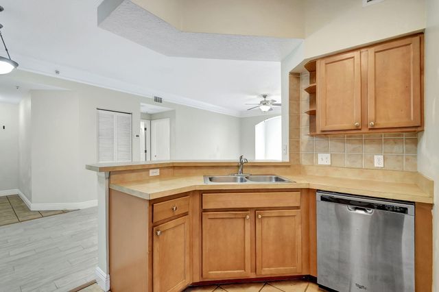 9849 Baywinds Drive 8101, West Palm Beach, FL 33411