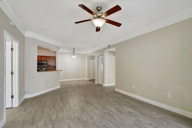 9849 Baywinds Drive 8101, West Palm Beach, FL 33411