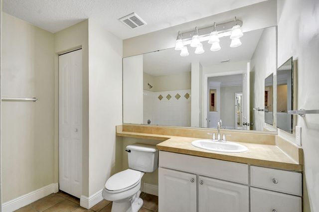 9849 Baywinds Drive 8101, West Palm Beach, FL 33411