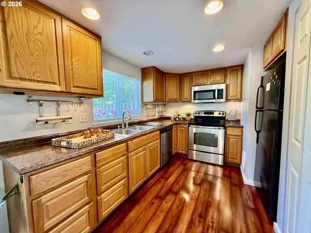 17960 Sw JOHNSON St C, Beaverton, OR 97003