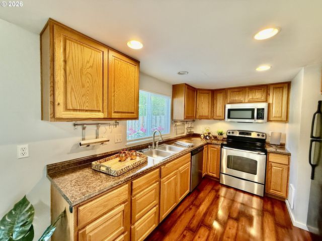 17960 Sw JOHNSON St C, Beaverton, OR 97003
