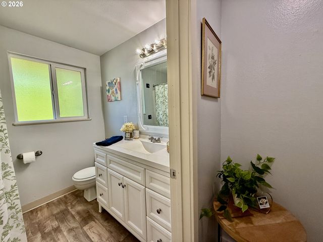 17960 Sw JOHNSON St C, Beaverton, OR 97003