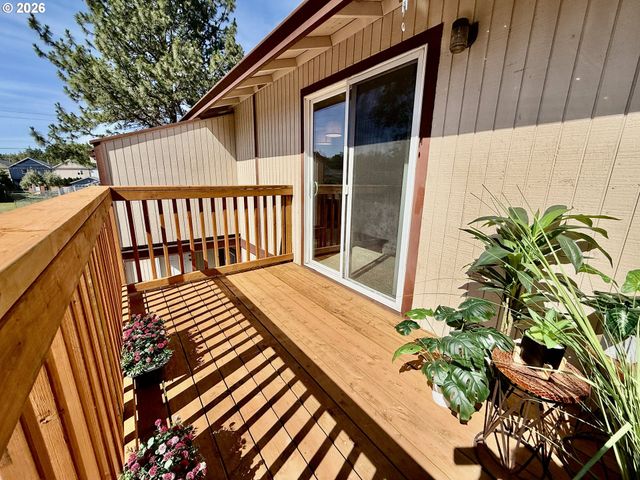17960 Sw JOHNSON St C, Beaverton, OR 97003
