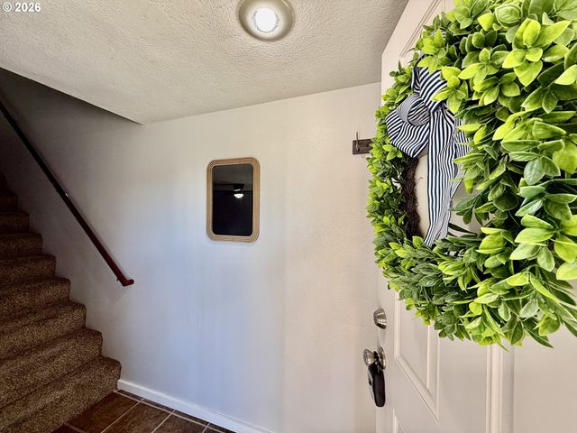 17960 Sw JOHNSON St C, Beaverton, OR 97003