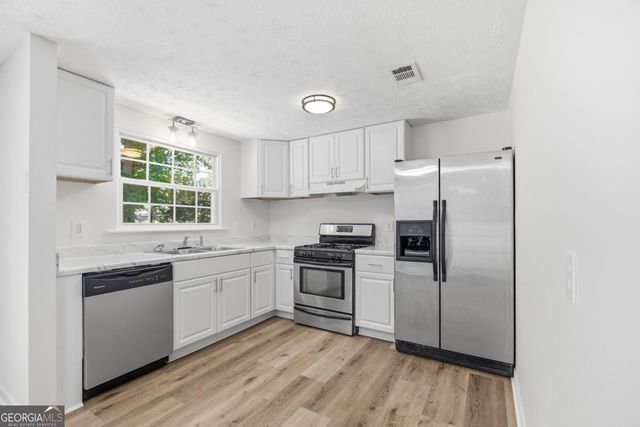 853 Courting Lane NW, Lilburn, GA 30047