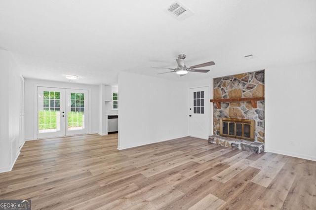 853 Courting Lane NW, Lilburn, GA 30047