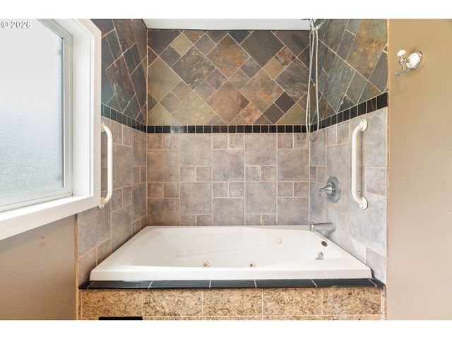 13532 Se FOSTER Pl, Portland, OR 97236