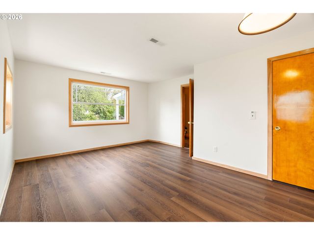 13532 Se FOSTER Pl, Portland, OR 97236