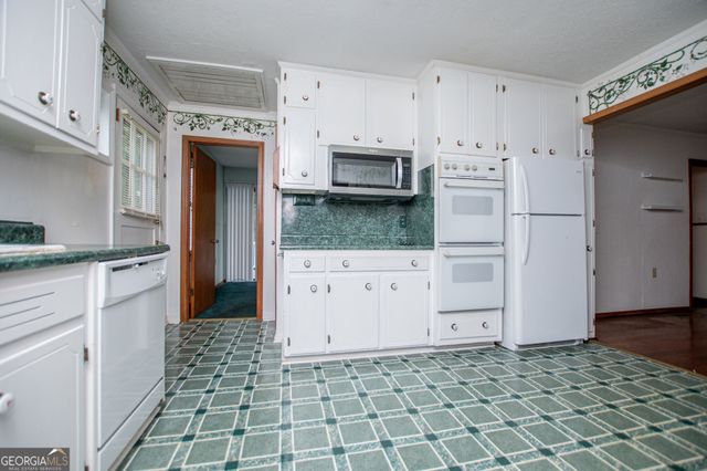 142 Oak Avenue, Carrollton, GA 30117